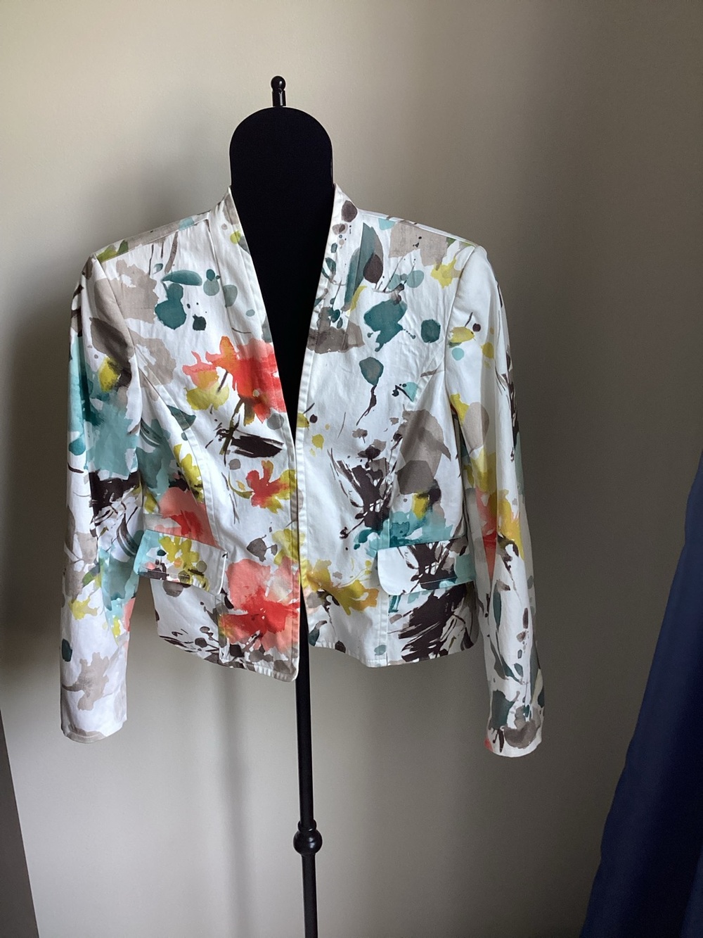 Evan Picone White Cropped Jacket with vibrant  Floral Print, career, cottagecore